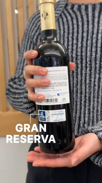 Marry the best flavors for your merry gatherings. Find the perfect pairings to serve this season with the labels on Rioja Gran Reserva wines, available at our link in bio.