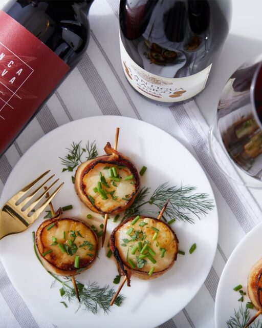 A couple you’ll want over for dinner. Try pairing bacon-wrapped scallops with a light Rioja red for a remarkably delicious duet of flavors.