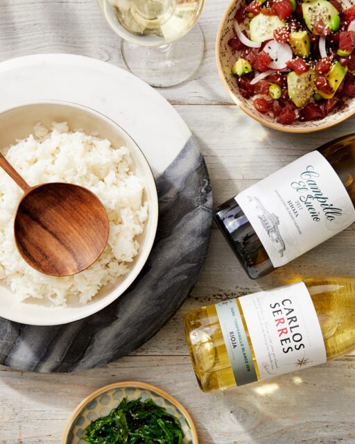 Like a fish takes to water. Bring a bright burst of flavor to your homemade poke bowls with the stunning citrus notes of Rioja's whites.
